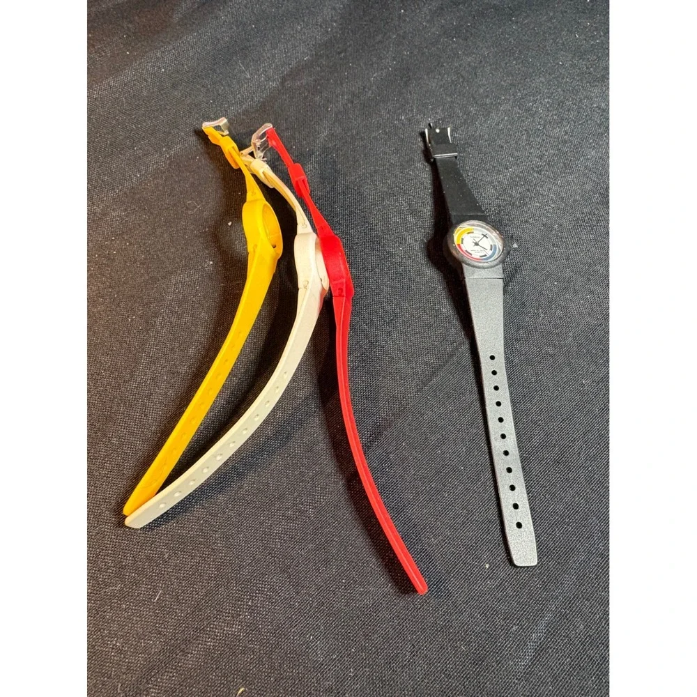 Vintage Quartz Watch with Color Dial‎ and Extra Bands needs battery